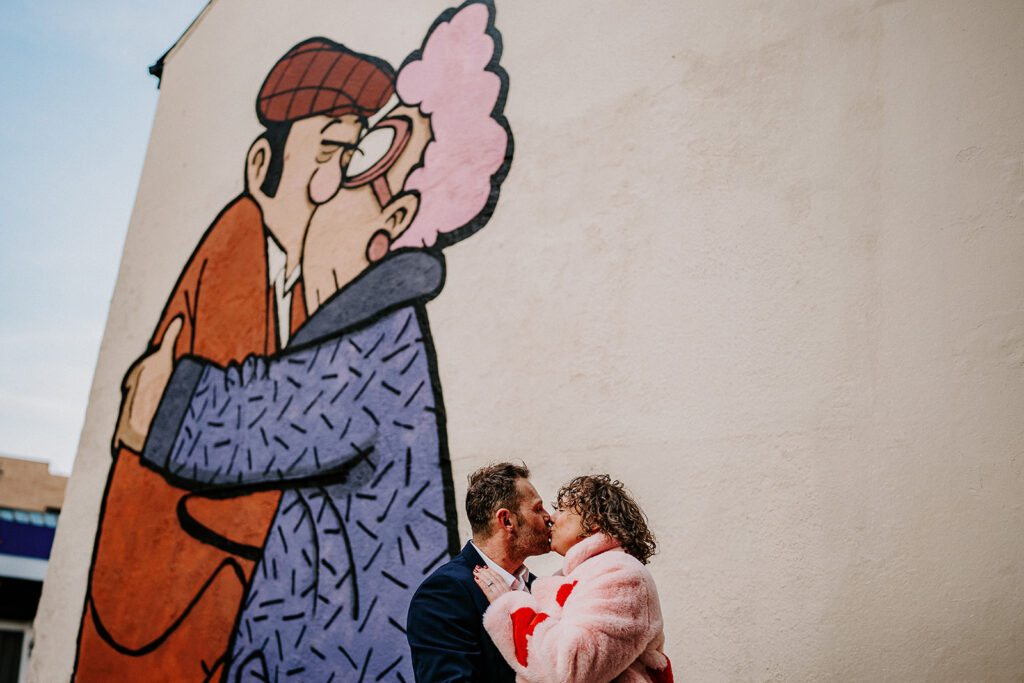 The Snog by Pete Mckee - Fagans Pub| Valentine's Day Wedding at The Chimney House, Sheffield